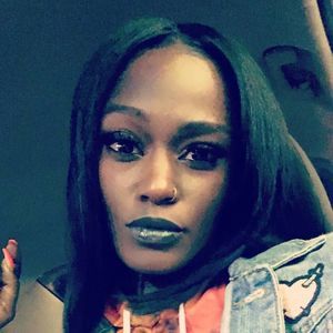 Meet your Posher, Destinique